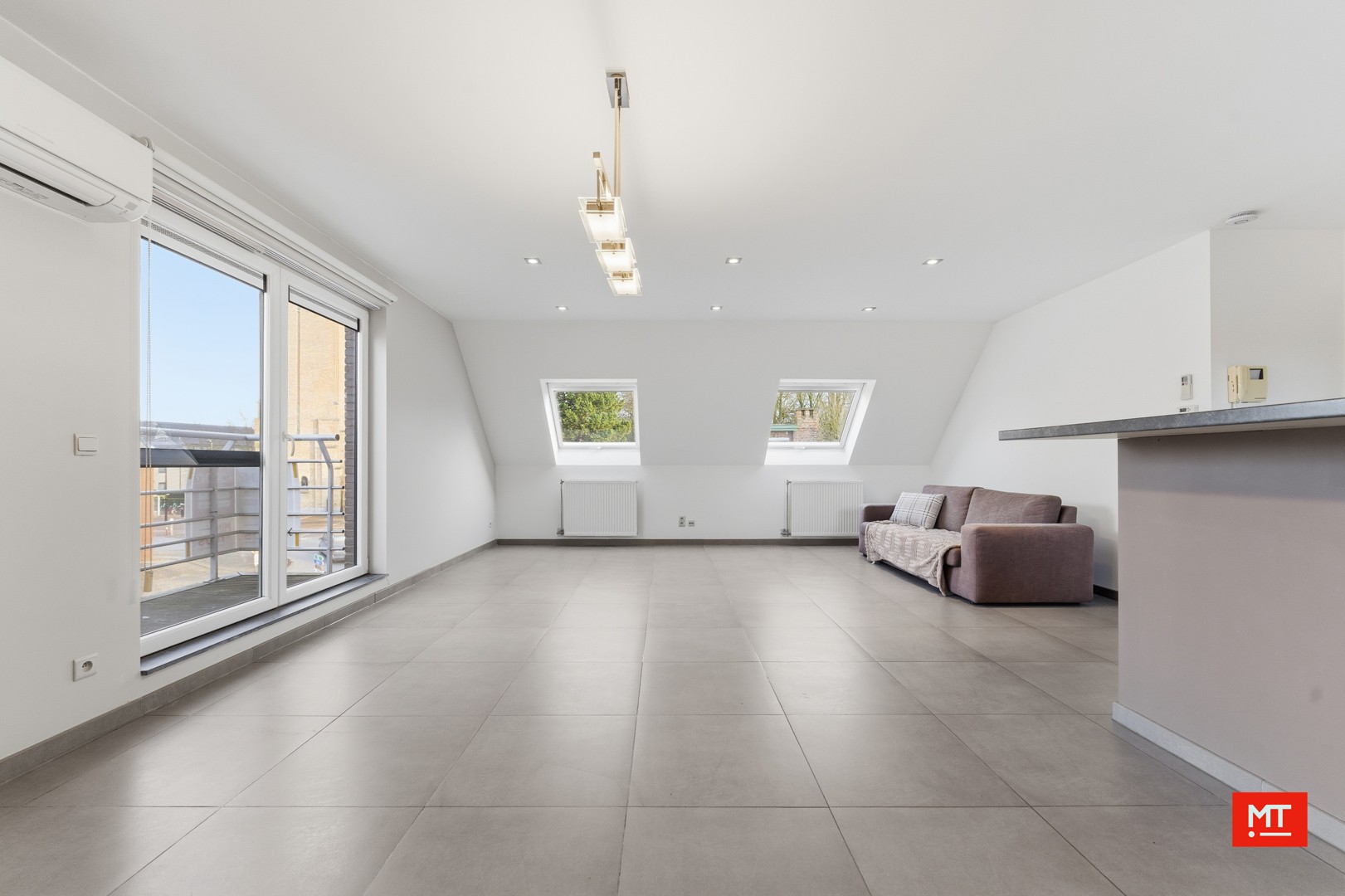 Instapklaar 2-slaapkamerappartement met groot terras en garage in het centrum van Zonnebeke - foto 3