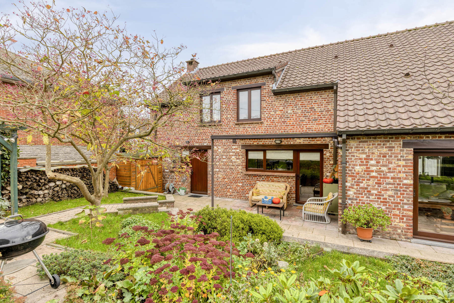 Ruime alleenstaande woning met vier slaapkamers - foto 2