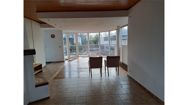 Een ruime woning met winkelruimte, achterliggende opslagruimte en tuin - foto 4