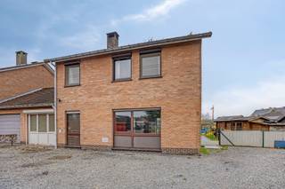 🏡 Ruime halfopen bebouwing met grote tuin in Dilsen-Stokkem📍 Boekweitstraat 3, 3650 Dilsen-StokkemOp zoek naar een ruime woning met tal van...