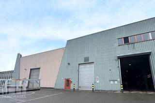 This versatile commercial building in Zaventem offers an exceptional combination of 1,206 m² of functional storage space, 152 m² of mezzanine, and 227 m² of office space, making it ideal for companies seeking a strategically located and flexibly usable business environment. Thanks to its location close to the E40, the Brussels Ring Road R0, and the A201 towards Brussels Airport, the building benefits from excellent accessibility, while the airport is only 5 km away.<br /><br />The building features spacious warehouse units ranging from 607 m² to 2,957 m², combined with office spaces from 227 m² up to 3,717 m². An ideal solution for businesses looking to combine logistics, flexibility and a professional working environment.<br />The warehouse space benefits from a clear height of 8.5 m and is perfectly suited for logistics or industrial activities. The first warehouse is currently fitted out with suspended ceilings, partition walls and additional facilities, but can easily be converted back into a traditional open warehouse space.<br /><br />The various units can also be flexibly combined with office spaces, allowing the building to adapt seamlessly to a wide range of business needs.<br /><br />The office areas provide a bright and efficient working environment with large windows ensuring abundant natural daylight. The suspended ceiling is equipped with integrated LED lighting, ventilation and an HVAC system with air distribution for optimal air circulation. The flexible layout makes it easy to create both open-plan workspaces and enclosed meeting rooms.<br /><br />The site offers 67 parking spaces for staff and visitors, further enhancing accessibility. The entire complex is immediately available and represents an ideal opportunity for companies looking to expand in a location with maximum visibility and accessibility.<br /><br />For additional information, specifications, plans or a non-binding site visit, please contact PANORAMA B2B at +32 477 30 40 05.