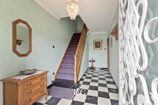 <p>Ontdek deze ruime 3-slaapkamerwoning in een aangename buurt met vlotte bereikbaarheid in Gullegem, ideaal voor een jong gezin dat comfortabel en centraal wil wonen. De woning bevindt zich op een boogscheut van het centrum en geniet van een vlotte bereikbaarheid naar de R8, wat het dagelijkse leven bijzonder praktisch maakt.</p>
<p>Bij het betreden van de woning komt u in de karaktervolle inkomhal die toegang geeft tot de leefruimte, bestaande uit een woonkamer en eetkamer met aansluitend de keuken. Op het gelijkvloers vindt u bovendien een bijzonder ruime inpandige garage met extra zolderruimte, wat tal van mogelijkheden biedt voor opslag of hobby.</p>
<p>Op de eerste verdieping beschikt de woning over drie volwaardige slaapkamers en een badkamer met toilet. Via een vaste trap bereikt u de zolder, die reeds vakkundig werd geïsoleerd en kan worden ingericht als extra kamers, bureau of speelruimte.</p>
<p>Buiten geniet u van een aangename tuin waar u in alle rust kan ontspannen en kinderen naar hartenlust kunnen spelen.<br />De voortuin, oprit en garage zorgen voor bijkomend comfort en voldoende parkeermogelijkheden.</p>
<p>Dankzij de ruime indeling, de goede ligging en het uitbreidingspotentieel is dit een woning met heel wat troeven.</p>
<p>Contacteer ons snel voor meer informatie of een bezoek!</p>