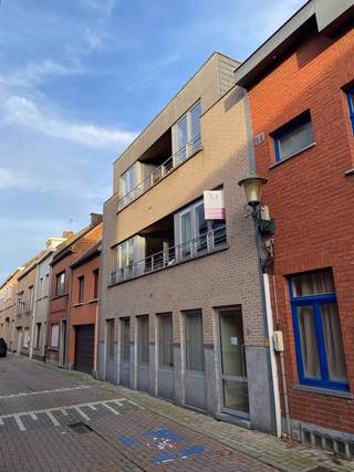 Dit prachtig afgewerkt appartement bevindt zich op de eerste verdieping van Residentie Ella, met slechts 3 appartementen in het gebouw. Met...