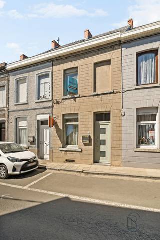 Te koop: woning met tuin in het centrum van Lessines Deze woning bevindt zich op een centrale ligging, in de nabijheid van winkels, scholen,...