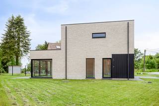 In het PAJOTTEGEM bevinden zich deze twee woningen met alle modern comfort. “BEN” woning staat voor bijna energie neutraal, ze beschikken over...