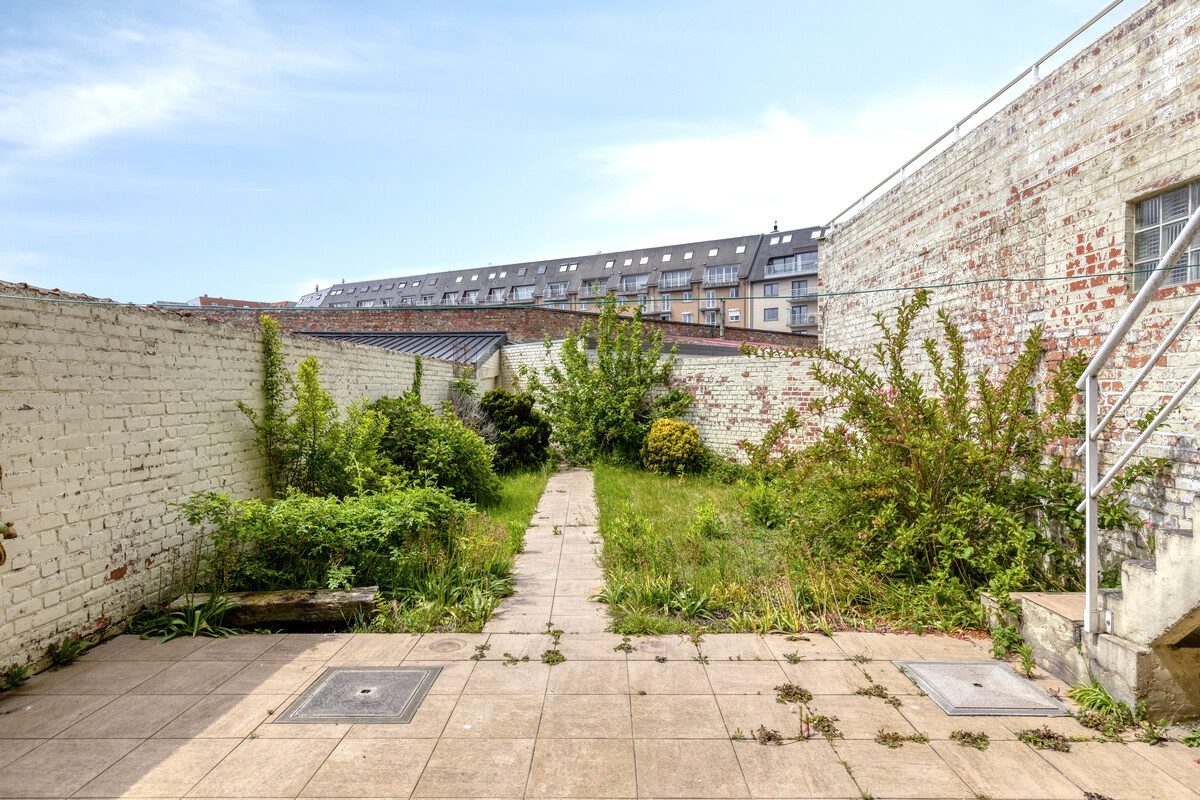 BREDENE: RUIME BEL-ETAGE MET 4 SLPKS, GARAGE EN TUIN! - foto 2