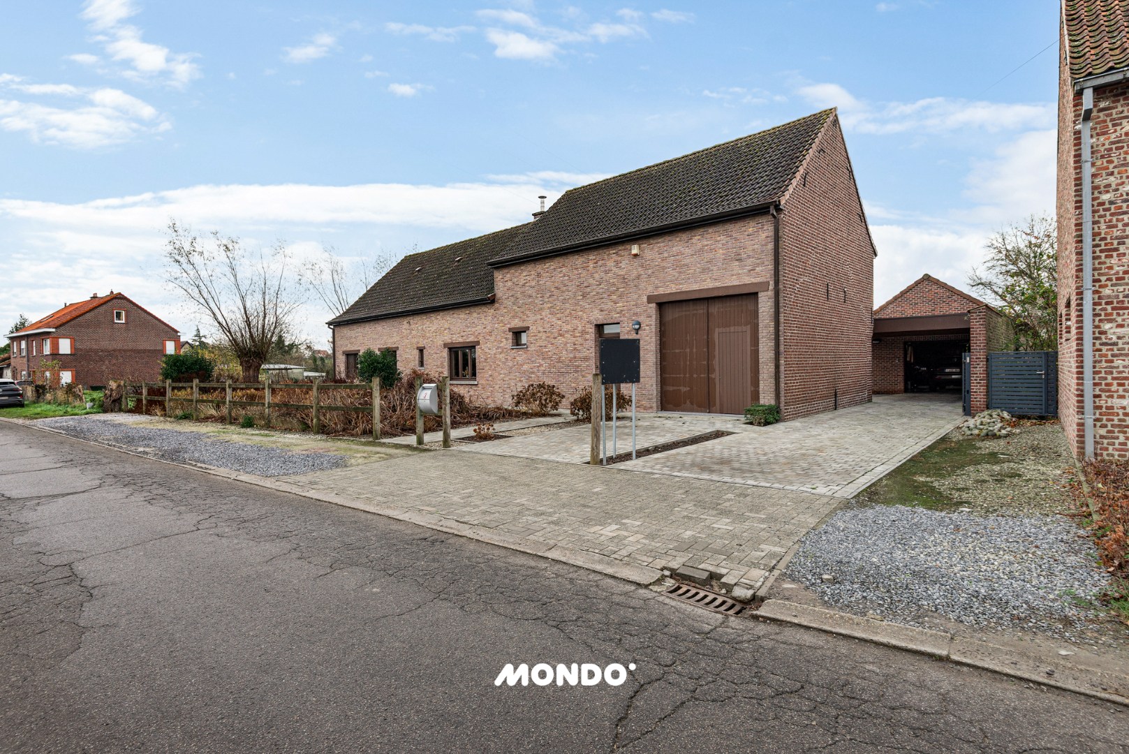 Unieke hoeve  (1.56ha) met paardenfaciliteiten &amp; overdekt zwembad. - foto 2