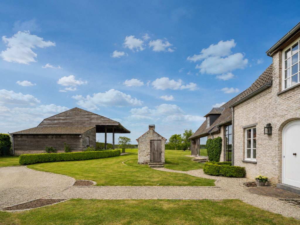 Karaktervolle gerenoveerde hoeve met zwembad en wijngaard op 4.700 m² te Vurste. - photo 5