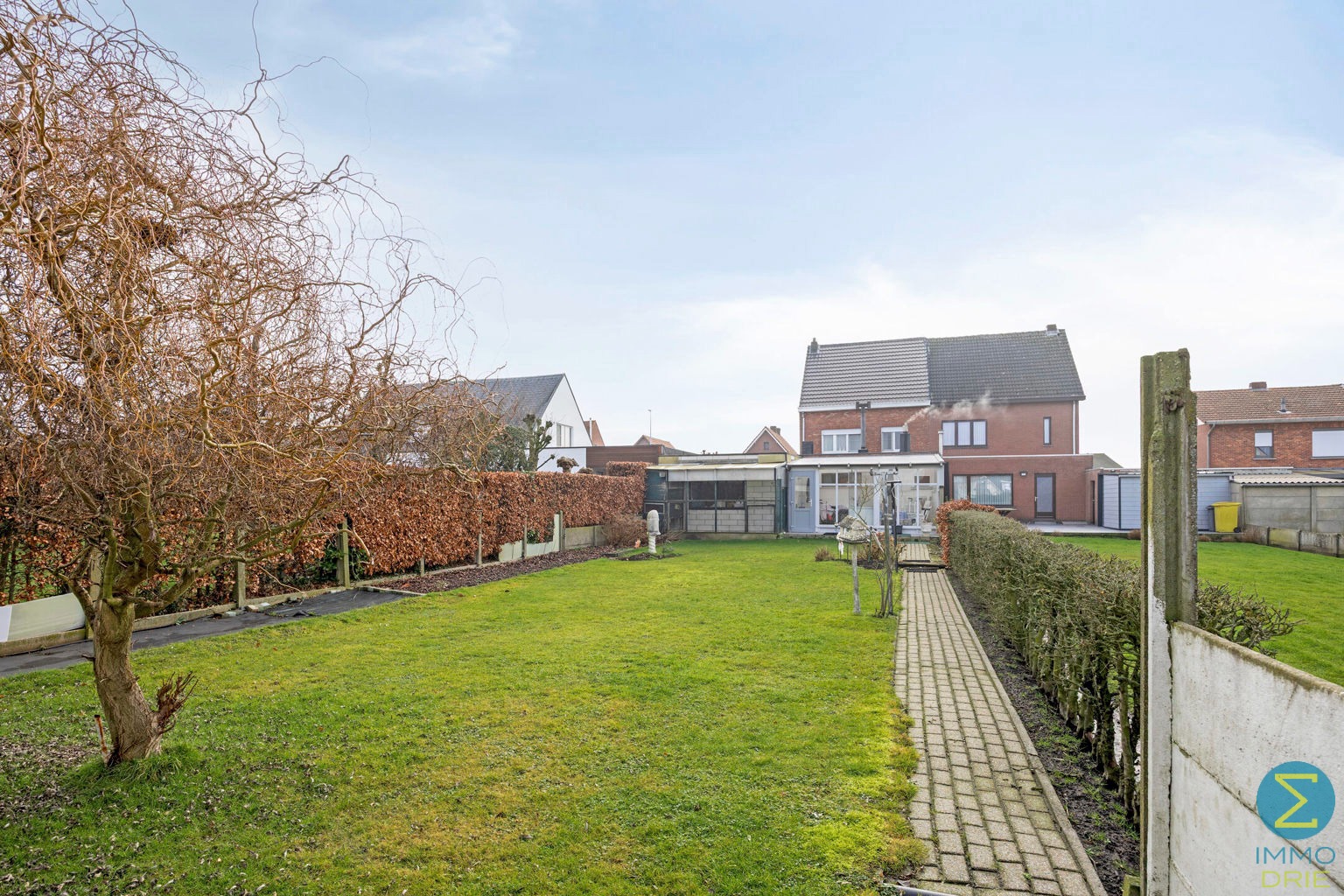 Verzorgde woning met ruime garage en tuin op 570m² - foto 2