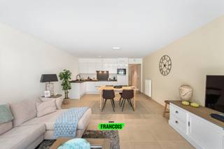 In de Driftweg 177, gelegen in de gegeerde en groene omgeving van Vosseslag, stellen wij u een uitzonderlijk appartement voor op de...