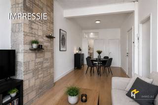 <p><span> </span></p><p><span>Appartement idéal pour débutants (43 m²) avec 1 chambre à Deurne.</span></p><p><span> </span></p><p><span>A Deurne-Zuid, à proximité des transports en commun, des magasins et des supermarchés, se trouve cet immeuble de petite taille avec seulement 4 appartements. Grâce à sa taille limitée, il n'y a pas de coûts fixes — un atout important pour les débutants ou les investisseurs. Il y a des compteurs séparés pour le gaz, l'eau et l'électricité. De plus, la toiture a été rénovée il y a 7 ans et des fenêtres en PVC à double vitrage ont été installées.</span></p><p><span> </span></p><p><span>Vous entrez dans le séjour lumineux (22 m²), qui est le cœur de l'appartement. A l'avant, la chambre (6 m²) y est reliée. À l'arrière se trouve la cuisine séparée (5 m²) avec un équipement de base et une douche. Il y a également des toilettes séparées.</span></p><p><span> </span></p><p><span>Une opportunité abordable pour les débutants ou les investisseurs à la recherche d'un appartement compact avec du potentiel. Ne manquez pas cette opportunité ! Surface habitable 43 m² ref : surface brute. Certificat EPC. Pour plus d'informations ou une estimation gratuite, visitez www.hansimmo.be</span></p><p><span> </span></p>