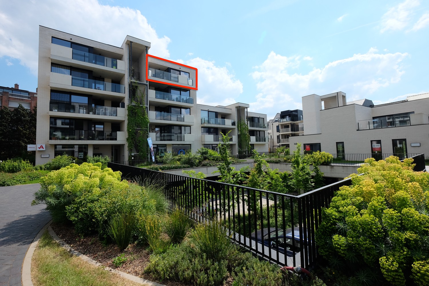 Modern twee slaapkamer penthouse in Residentie De Stadspoort inclusief ruime berging én autostaanplaats op min 1 in privatieve zone. - foto 1