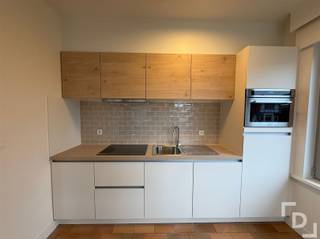 Recent opgefrist appartement in Koksijde met 2 slaapkamers, garage en parkeerplaatsenDit instapklaar en opgefrist appartement is gelegen op een...