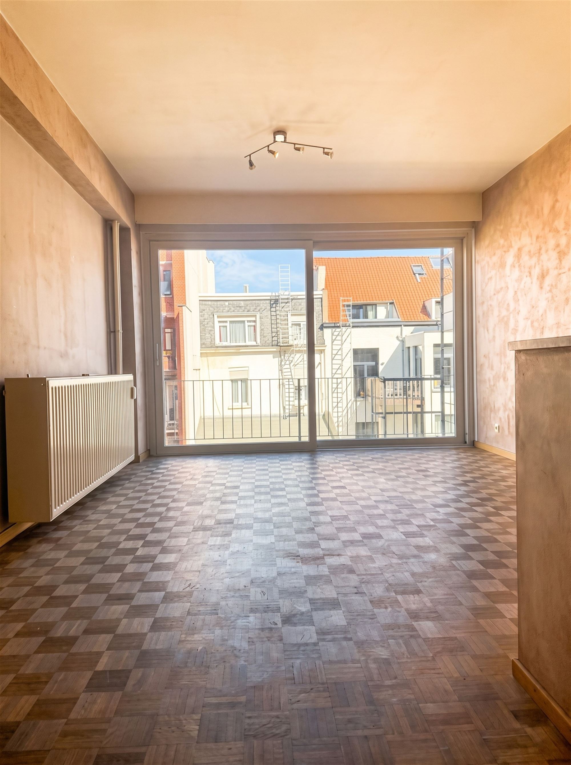 Op te frissen lichtrijke studio op toplocatie - foto 4