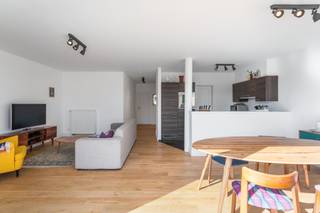 [[ DIT PAND NEEMT DEEL AAN DE ERA OPEN HUIZEN DAG OP 13/6 VAN 9:30 TOT 10:30 ]]Instapklaar appartement in Antwerpen, nabij openbaar vervoer.Dit...
