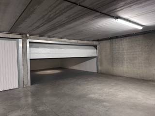 Dubbele garage te koop – Residentie Wilgenhof, De PanneRuime, dubbele garage gelegen op verdieping -2 van residentie Wilgenhof, centraal gelegen in...