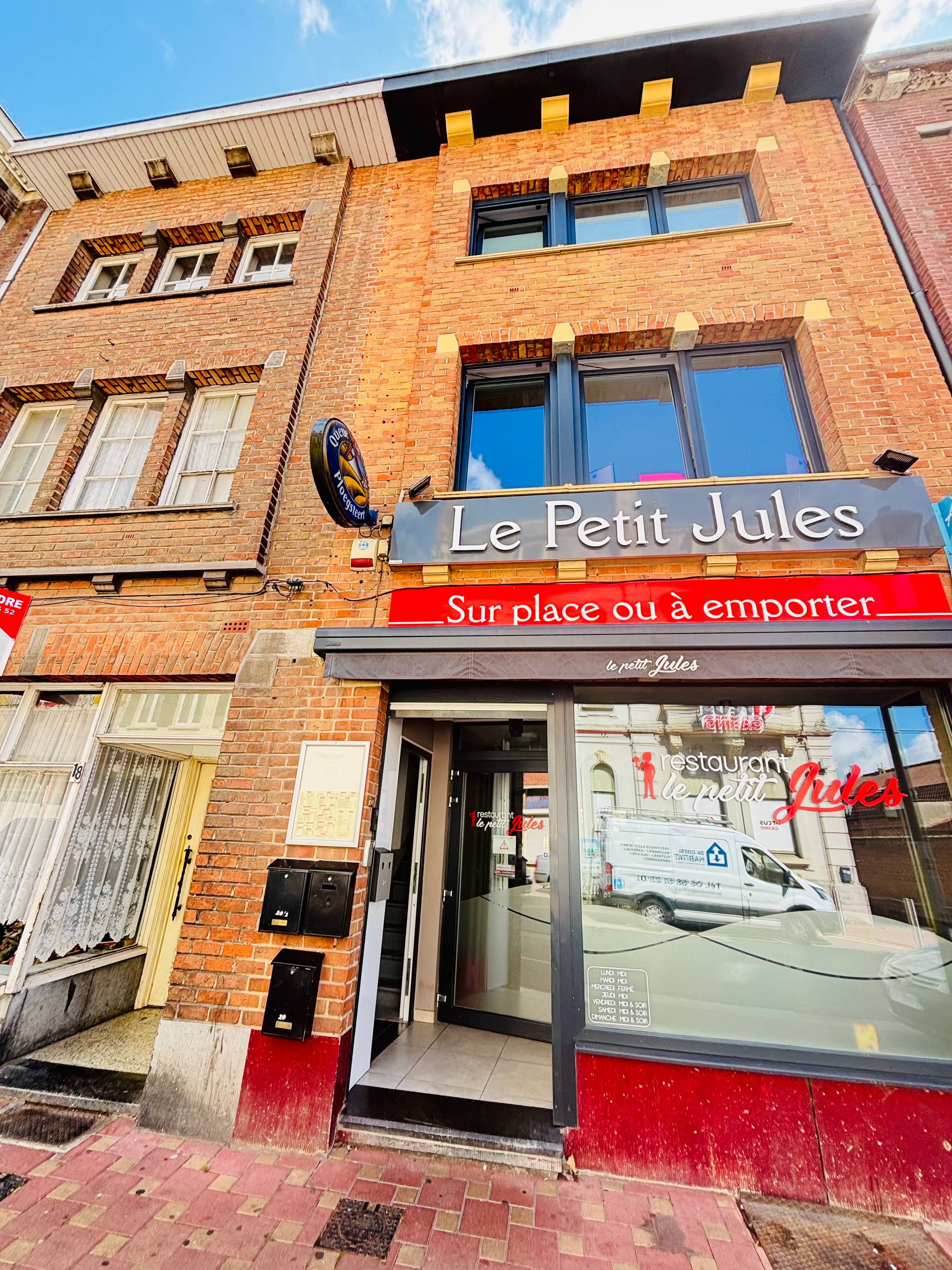 Handelspand met aparte ingang en 2 appartementen in komen - foto 1