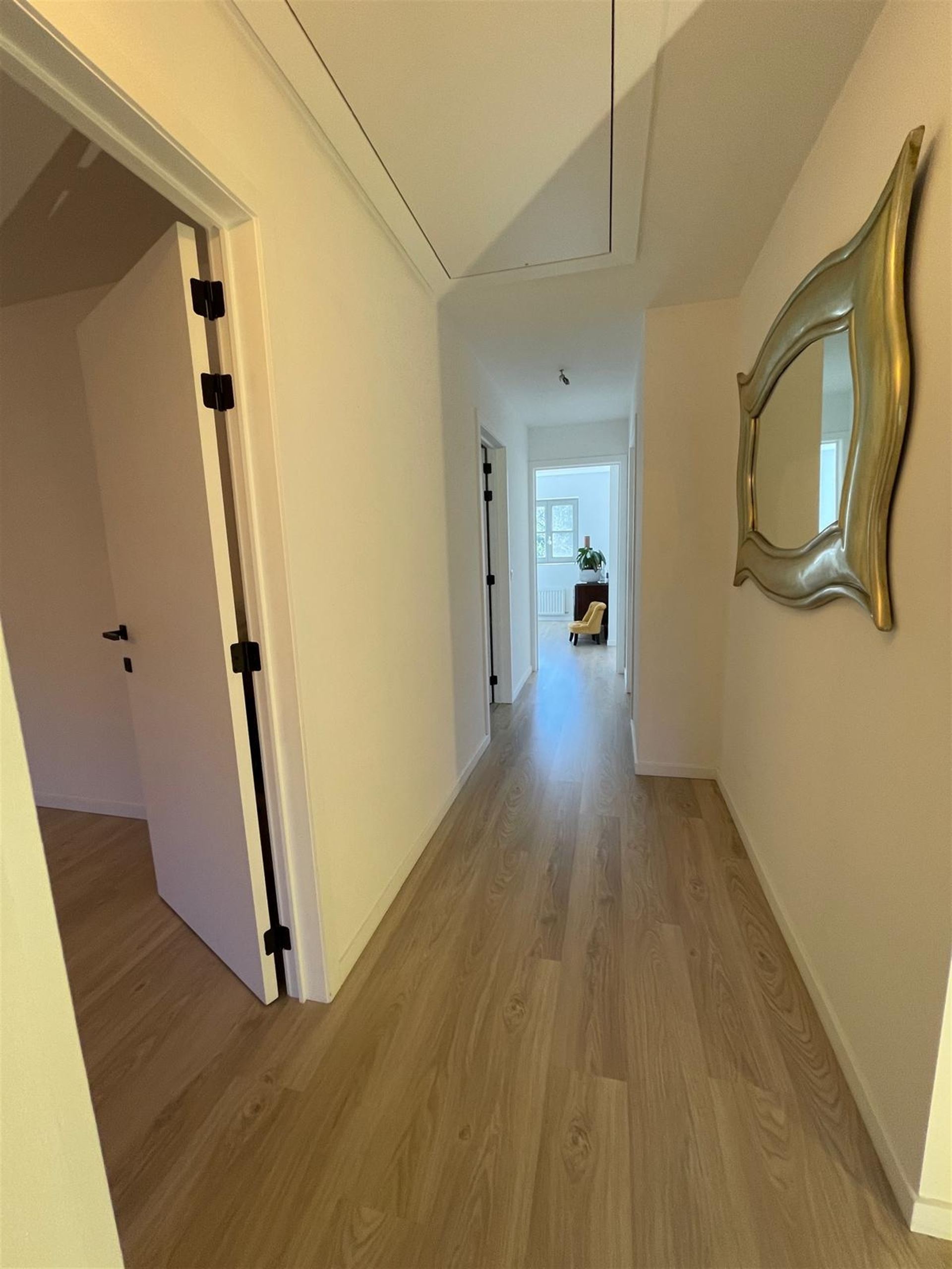 ZEER RUIME KWALITATIEVE WONING MET INPANDIGE GARAGE - foto 3