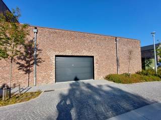 Deze staanplaatsen zijn gelegen in een afgesloten complex, dichtbij het station van Brugge.Iedere staanplaats is voorzien van elektriciteit (licht en...