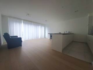 Nabij het centrum van Deinze bevindt zich dit appartementsgebouw bestaande uit 8 appartementen met garage of autostaanplaats. Het...