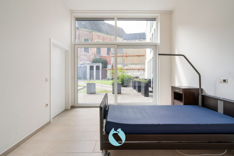 Gelijkvloerse serviceflat met privaat terras - foto 4