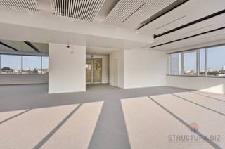 Bedrijvencentrum met comfortabele, stijlvolle en functionele kantoren in een gebouw van 6 verdiepingen. De kantoren zijn gelegen in het zuiden...