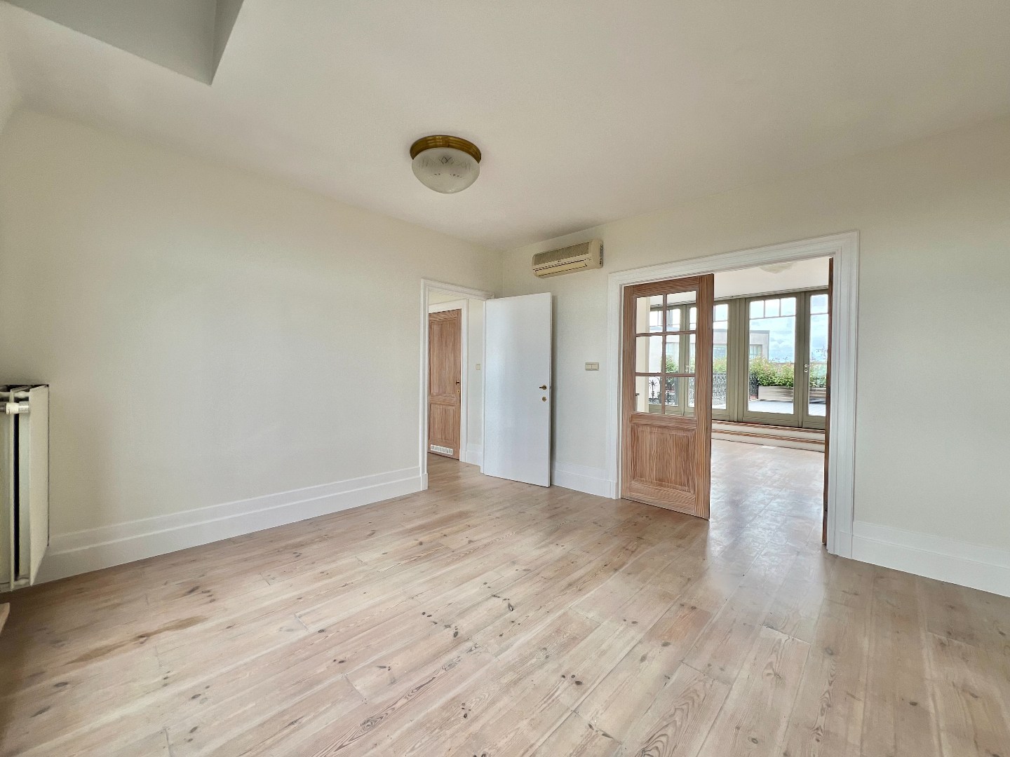 Apartment for rent in Antwerp with 4 bedrooms - photo 4