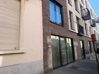 Ground-floor office space for rent in Laeken, with a surface area of approximately 104 sqm.Located in a recent building (2022), this modern and...