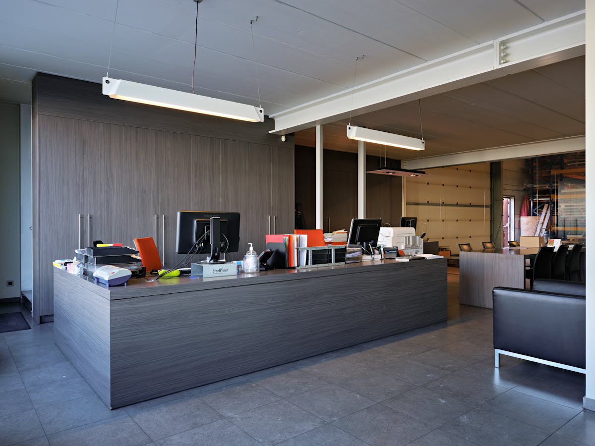 Bedrijfsgebouw met kantoor te huur in Zwevezele - foto 5