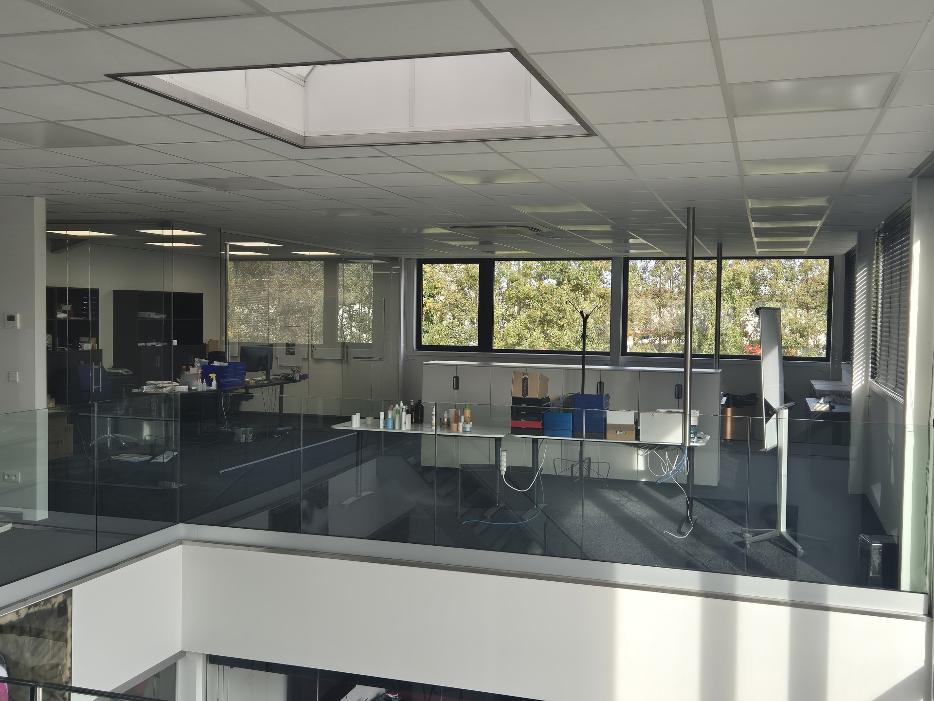 Modern bedrijfsgebouw 1.800m² met kantoor en sociale ruimte  - foto 3