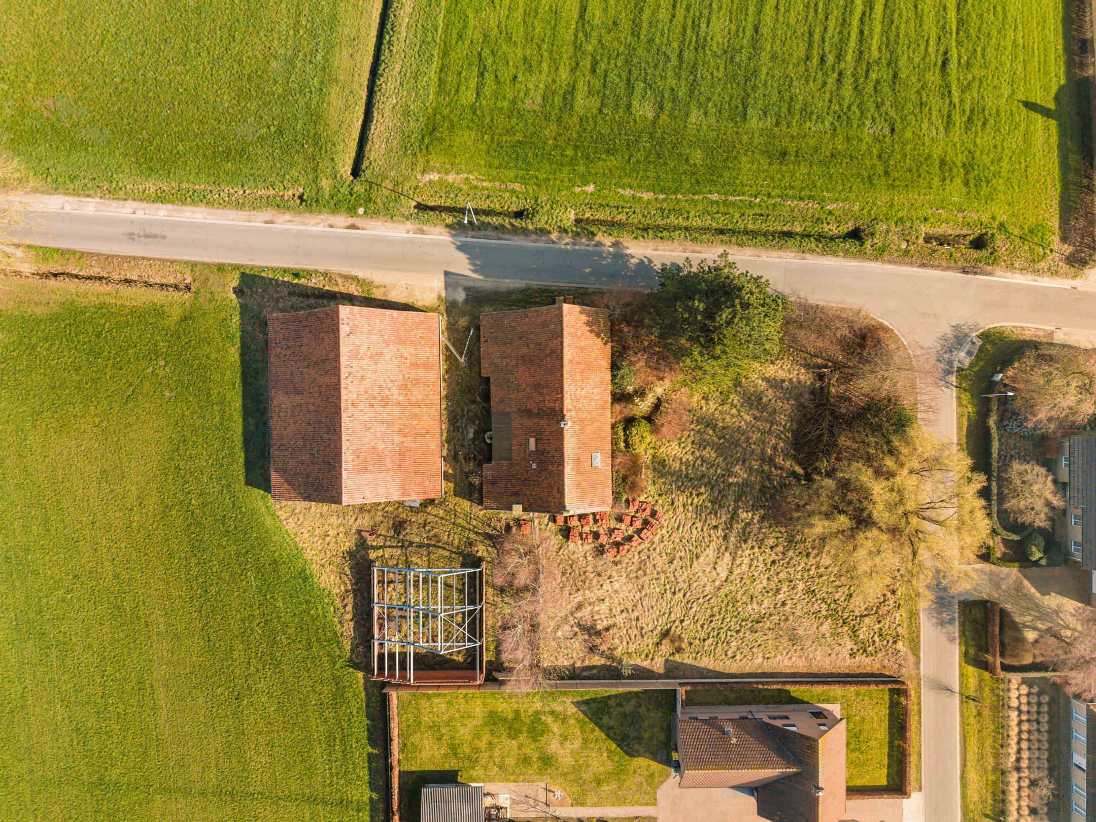 Renovated farmhouse with already renovated barn of 2,340 m² in Hoogstraten! - photo 2