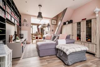 Ruime comfortabele instapklare woning met 4 slaapkamers en koertjeDeze ruime comfortabele instapklare woning werd door de jaren heen gerenoveerd...