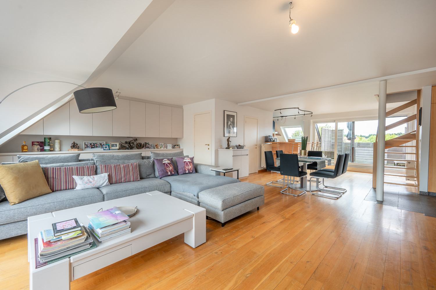 Ruim duplexappartement in het centrum van Heist - photo 2