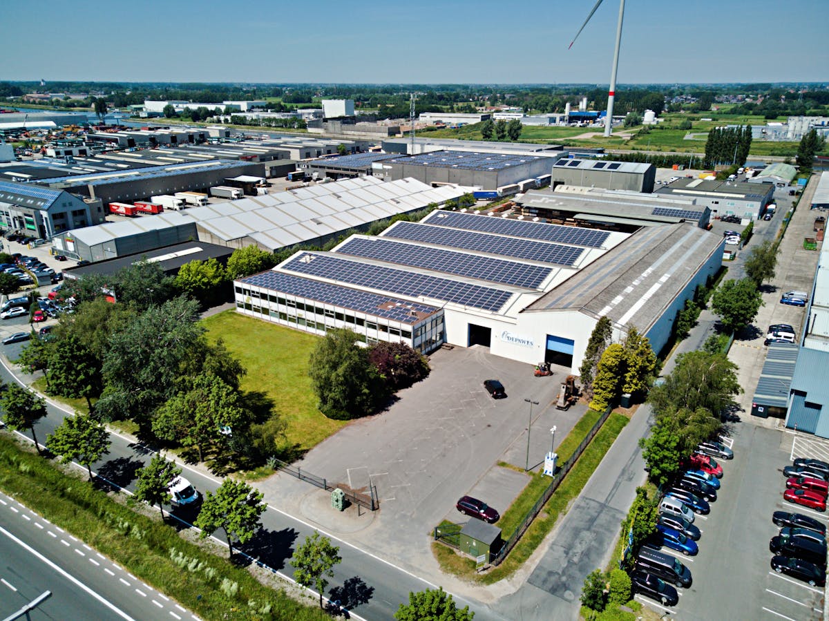 Bedrijfsgebouw (3.750 m²) met zichtlocatie langs R4 te Gent - foto 3