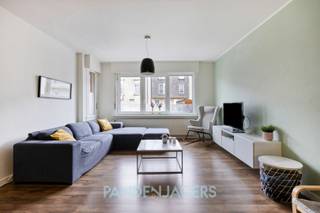 Gelegen in Duffel, op wandelafstand van het centrum, vindt u dit instapklare en volledig onderkelderde rijhuis dat uitblinkt in licht, ruimte...