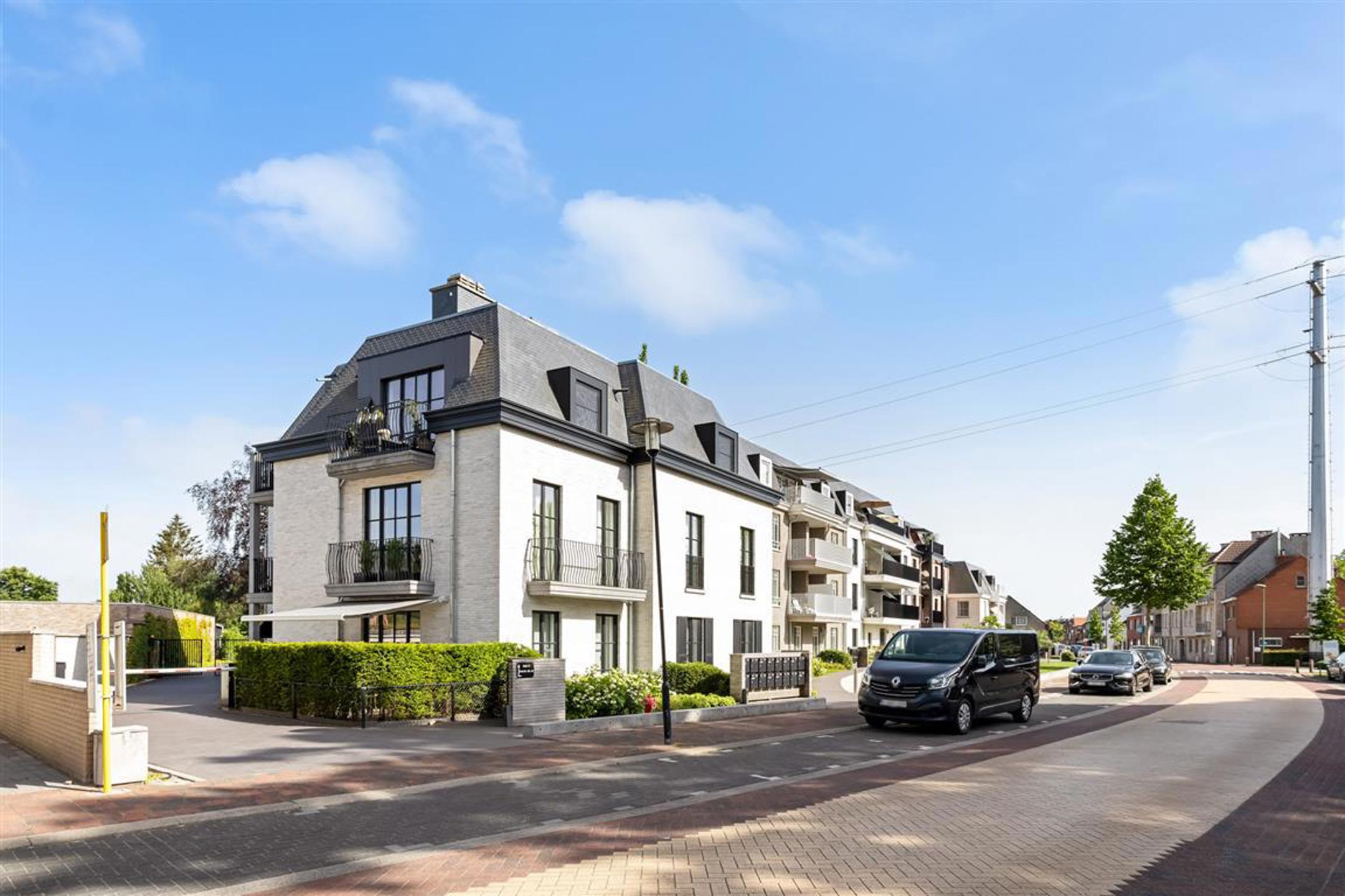 Dubbele autostaanplaats te koop in de ondergrondse kelderverdieping bij "Parkresidentie Dr. Boon".