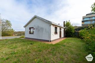 Op een perceel van 373 m² bevindt zich deze charmante woning met veel potentieel.De woning beschikt momenteel over twee slaapkamers, met de...