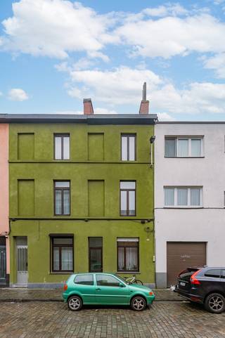 Ruime gezinswoning nabij Sint-Jacobs en Portus GandaMobiscore: 9,4/10EPC-score: DDeze woning geniet van een uitstekende en rustige ligging nabij...