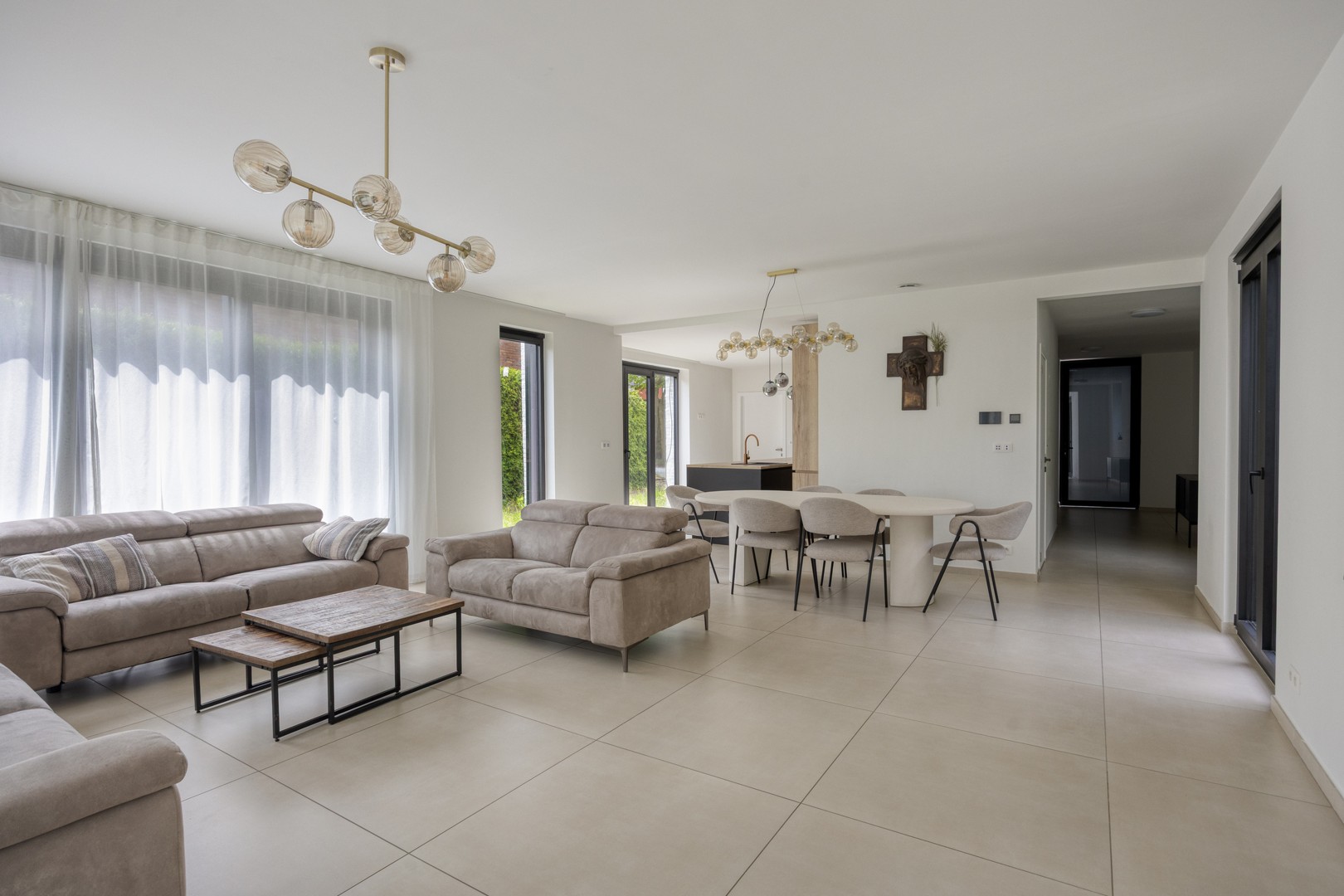 Verrassend ruime woning op centrale locatie. - foto 2