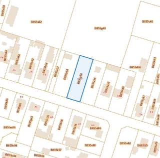 <p>Ontdek dit uitzonderlijk mooi gelegen bouwperceel van 1000 m², perfect gepositioneerd in een rustige, groene woonomgeving. <br />De eerste ±50 meter van het perceel liggen in woongebied – ideaal voor de bouw van jouw droomwoning – terwijl de achterliggende zone in agrarisch gebied zorgt voor een blijvend open uitzicht en maximale privacy. Bouwoppervlakte gelijkvloers 12 breedte en 17 meter diepte. Een bijgebouw is mogelijk. Op dit perceel is een bijgebouw van 45 m² dat kan dienst doen als hobbyruimte of tuinhuis of garage.</p><p>Een extra troef:<br />het perceel maakt deel uit van een niet-vervallen verkaveling (V0513), waardoor de bouwmogelijkheden verzekerd en planologisch verankerd zijn.</p><p>Waarom dit perceel een topkans is:<br />Fantastische ligging in een rustige residentiële straat<br />Ruim perceel geschikt voor een stijlvolle open of halfopen bebouwing<br />Vrij zicht achteraan dankzij agrarische zone<br />Geen hinder van overstromingsrisico's<br />Vlotte bereikbaarheid richting centrum en natuur<br />Bouwmogelijkheden volgens duidelijke stedenbouwkundige richtlijnen</p><p>Perfect voor wie droomt van:<br />Een woning met ruime tuin en open landschapsgevoel<br />Rust, privacy en toch een goede verbinding<br />Een investering in een stabiele en gegeerde woonomgeving</p><p>VG, GVV, GSV, GVKR, Vg – woongebied (eerste ±50 m) & agrarisch gebied (achteraan), niet-overstromingsgevoelig gebied, geen voorkooprechten, gelegen in niet-vervallen verkaveling V0513 (29/11/1971). Kadastrale gegevens: Lommel 5 Afd., sectie B, nr. 0855Y54P0000, opp. 1000 m².<br />Dit is geen aanbod, alle informatie is steeds onder voorbehoud van materiële vergissingen en/of wijzigingen. De vermelde oppervlaktes zijn louter indicatief. <br /> </p>