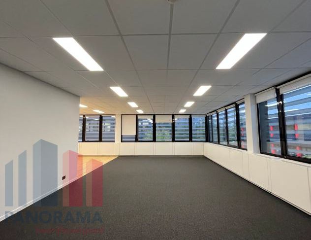 166 m² office space near the E40, R22 and A210 - photo 3