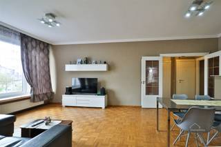 <p><span><span><strong>2-bedroom apartment with garage</strong></span></span></p><p> </p><p><span>Conveniently located at </span><span><span><strong>Kruishofstraat 146</strong></span></span><span> is this well-kept apartment of approx. </span><span><span><strong>80 m²</strong></span></span><span> in a building with elevator. The property features a bright living room, kitchen, bathroom and </span> 2<span><span><strong>full bedrooms</strong></span></span><span>.</span></p><p> </p><p><span>Additional asset is the </span><span><span><strong>separate cadastral plot</strong></span></span><span>, ideal for parking </span><span> </span><span>Suitable for own occupation or as an investment. Good accessibility near stores, public transport and approach roads.</span></p><p> </p><p><span><span><strong>Advantages</strong></span></span></p><p> </p><p>✔<span> 2 full bedrooms</span></p><p><span><span>✔</span></span><span> living space approx. 80 m²</span></p><p><span> building with elevator</span></p><p><span><span>✔</span></span><span> central heating</span></p><p>✔<span><span>s</span></span><span> eparate pitch included</span></p><p><span><span>✔</span></span><span> interesting investment</span></p><p><span> good accessibility</span></p><p> </p>