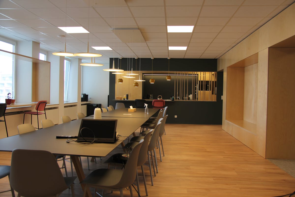 Easily accessible office space (512 m²) at Martelaarslaan in Ghent - photo 4
