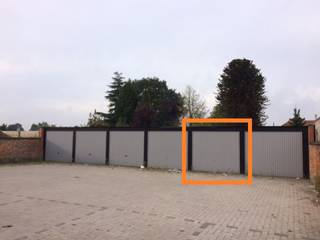 In het centrum gelegen en afsluitbare garage (nr. 5) bereikbaar via doorrij naar de achterzijde van gebouw. <span>Vrij per 1 december 2026</span>