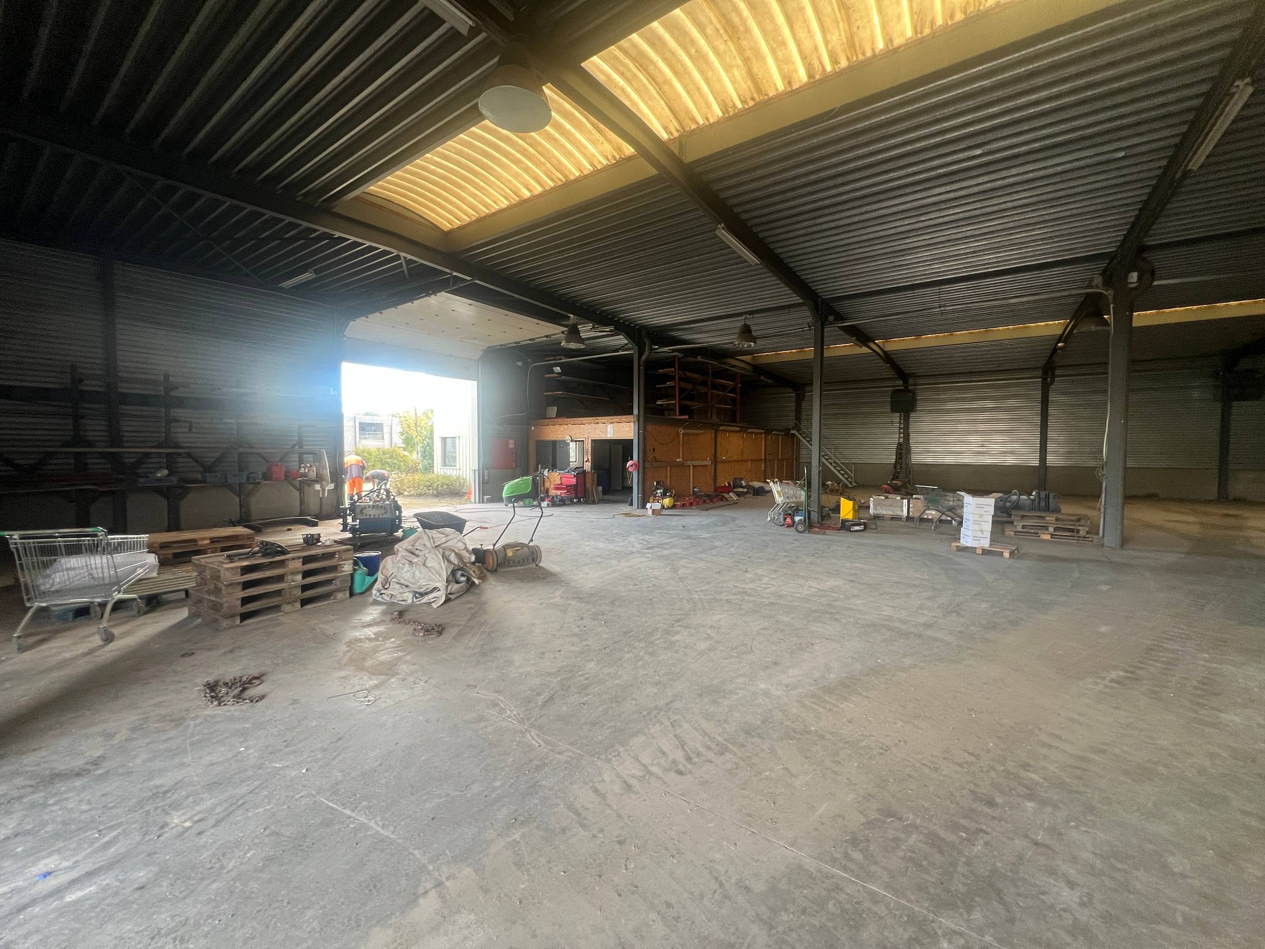 Bedrijfsgebouw te koop in Oudsbergen met buitenopslag - foto 4