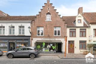 INSTAPKLAAR HANDELGELIJKVLOERS IN CENTRUM BRUGGE MET 2 PARKEERPLAATSENOp zoek naar een commercieel toplocatie in het hart van Brugge? Ontdek dit...
