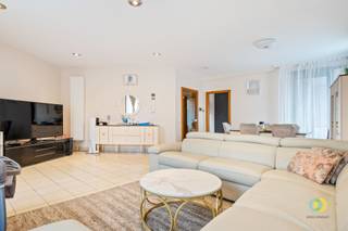 <p><span>This exceptionally spacious duplex apartment in Vilvoorde is the perfect choice for those who love space and comfort. The apartment is part of a small co-ownership with only two units, so there are no monthly charges to pay. Through your own private entrance, you reach the second floor. You will find a bright living space, a kitchen with access to a cozy terrace, a bathroom, a practical storage room and two bedrooms. The upper floor offers you even more possibilities: currently there are three separate rooms that you can convert into additional bedrooms, a generous hobby room, a home office or a combination of these, as you wish. The flexibility and space make this apartment a home with exceptional potential. Energy efficiency is also assured thanks to the excellent EPC score B. The location completes the picture: on the connecting road between Vilvoorde and Grimbergen and near the Brussels Ring, you enjoy easy access to Brussels and the surrounding municipalities. This apartment thus combines several assets. Comfortable and energy-efficient living with a lot of freedom of layout, and without any fixed costs. A unique opportunity for those looking for a spacious family home or a stable investment.</span><span> </span></p>