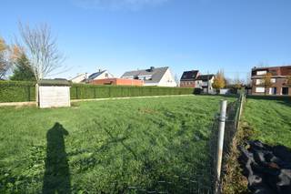 In een rustige straat en woonwijk gelegen bouwgrond (LOT C) voor een half-open woning met een perceelsoppervlakte van 06 are 76 ca...