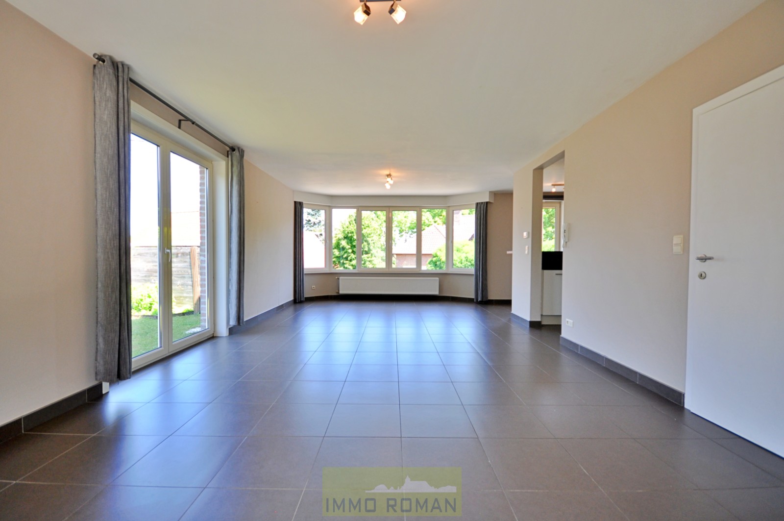 Recente woning met 3 slaapkamers en tuin te Tiegem! - foto 4