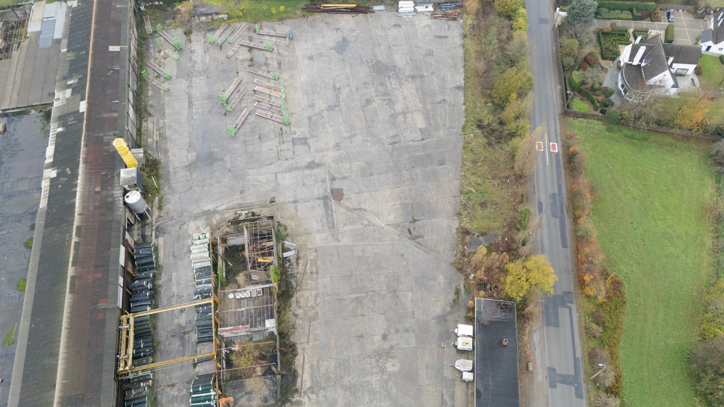 Buitenopslag (6200m²) en opslagruimte (400m²) te huur in Waregem - photo 3